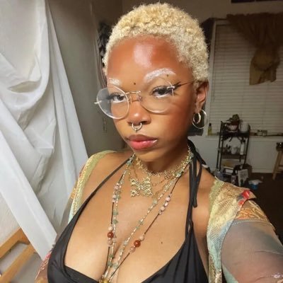 Art model✨ Sliver hair👧divorced | Single MF | Creating is my own sunshine☀️🎨🖼