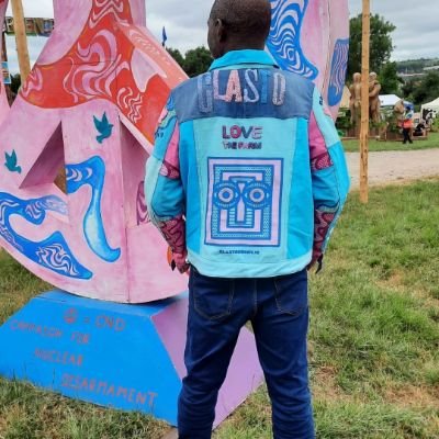 Lover of music, Glastonbury, and upcycled fashion.