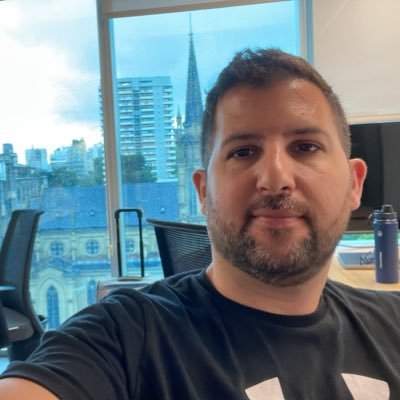 Bahiense. Programador a tiempo completo y también en mis tiempos libres.
