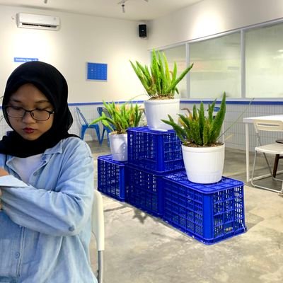 kalo mau tanya/ada tugas tentang bahasa Inggris bisa yaa DM aku
soal fee bisa dibicarakan šš»