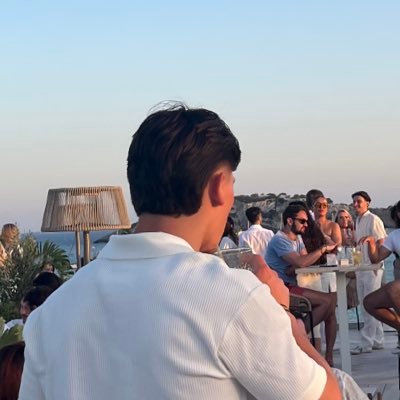 deandradeandre0's profile picture. 