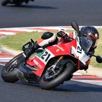 A1jzE's profile picture. 好きなもの:猫　バイク(バイク歴DUCATI monster1200s→supersportS→PanigaleV2 Bayliss🏍）　弓道(五段)　お菓子作り　手芸　音楽鑑賞(【#騒音のない世界】さん)　お花　海釣り　〈無言フォローすみません🥺〉