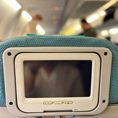 tisutes's profile picture. 📚🎧