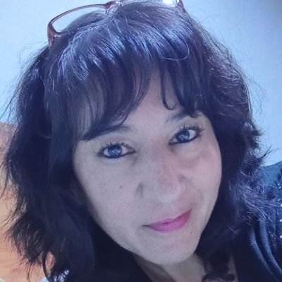 soñadora, me encanta la musica, leer y amante de nuestros hermanos perrunos y gatunos
