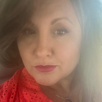 DearLadyLauraK's profile picture. 💜 A Lady. Heart-based Certified Quantum-Touch Energy Healing Practioner. Attuned Reiki Master. Certified Essential Oils Coach.  Lover of Authenticity. 💜