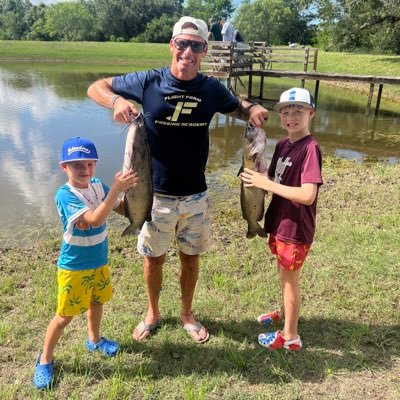 Husband, Father, Coach, Talents-sweet dance moves, the 🏝 is my sanctuary | TE’s/WR’s | Track | GPHS | Flight Farm Passing Academy | Foot Down QB Training