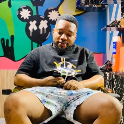 LawrenceTweneb8's profile picture. Marketing & Entrepreneurship graduate 2024/25 / I’m a real sports and gaming enthusiast and always up for a match on the field or a gaming session. 🎮⚽️