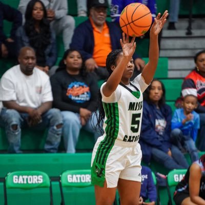 Vicksburg High School ‘27 | Shooting guard & Small forward | 5’8 | 158lbs | 3.8 gpa | 6014315477-📲 | kerianicole1@gmail.com