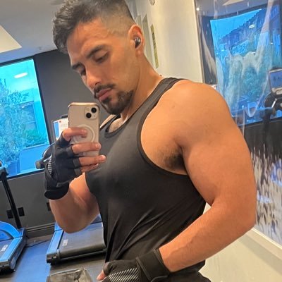 jorgieboii12's profile picture. [insert joke here] *laughter*