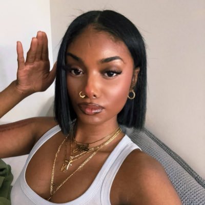 itsnaezy's profile picture. 