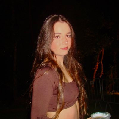 marijenevain's profile picture. eu gosto de cerveja, praia e flamengo
