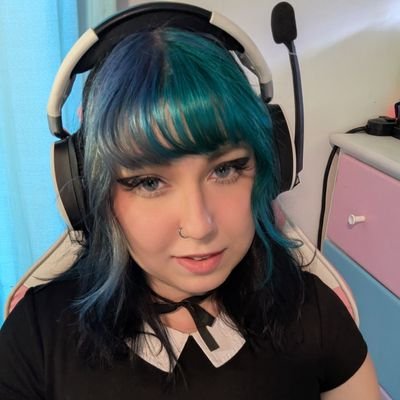I'm Trouble, i'm a new twitch streamer and i also cosplay :)