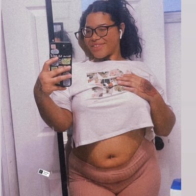 Sweet face, thick thighs, and a vibe you’ll never forget 💋🔥 Just a whole experience in one woman