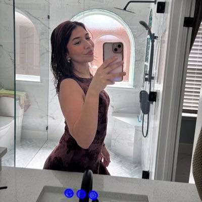 24 | ig @alyssambazan