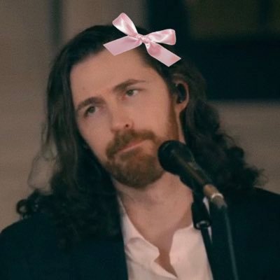 bullseyezier’s #1 fan || put me back in it!! || saw hozier x2 || average stan (insane) || 🏳️🌈 || @faiirykaii