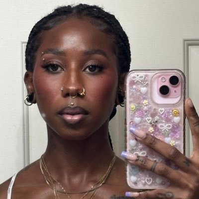 girl mom | social butterfly | model | photographer @bisouspapillons_ | event curator @thebutterflyeffectmarket | makeup artist @rhandimichele