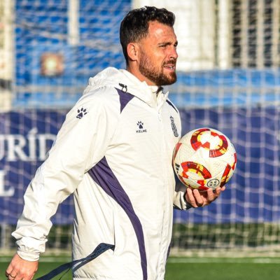 Ex jugador profesional de futbol. Entrenador. Analista Individual POI. Siempre aprendiendo.