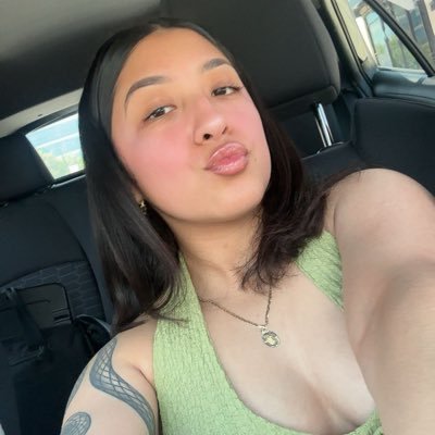 nataliereys's profile picture. not a lot going on at the moment