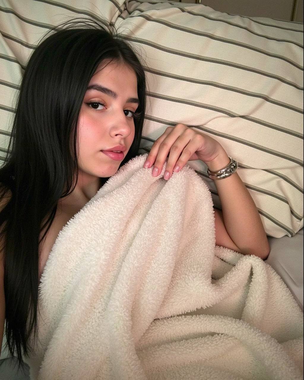 PHomenick29365's profile picture. Need a new content parntnerrr heheeh, follow my main @cherryavax or message me on IG, link beloww lets see if we are closeeee!