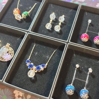 天然石を使用したアクセサリーや小物の作成・販売を行っております!minneとCreemaにて販売中です✨ いずれオーダーの受付やプレゼント企画等できたらと思っています! 無言フォロー失礼致します💦