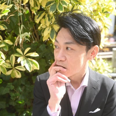 大阪市在住、独身、愛煙家、51歳、背が179、宗教学学士。
多頭飼いのドミナントで、プロのSM屋さんです。
変態さんの交流のためのサロン、ガルーダ @SyuusakuSalonR を運営。
女風 Dahlia大阪 @dahlia_honten_ 所属セラピスト。
拷問Bar天獄 @Bar52762587 スタッフ。