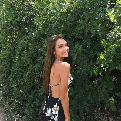 contnatalie's profile picture. this app is trash now