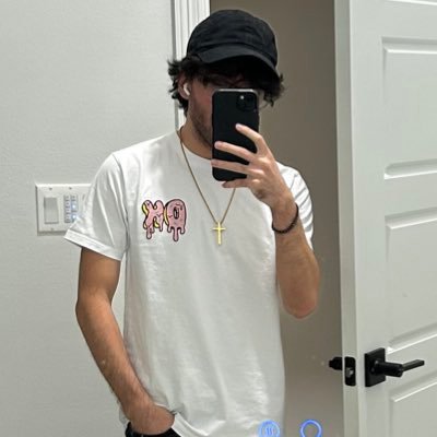 22 | ADHD | Official @playapex Creator | F/A comp player | Streamer for @HVCUnit |