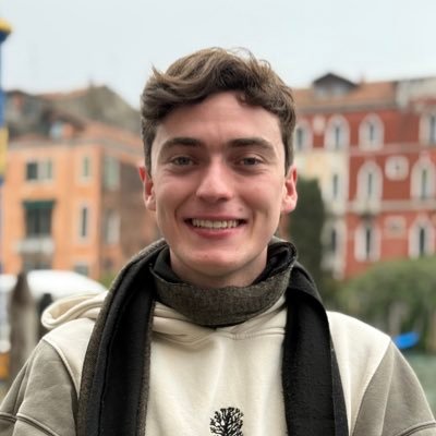 Apaixonado pelo jornalismo, pela democracia e pela vida.
Estudante de Ciências da Comunicação, na NOVA FCSH.