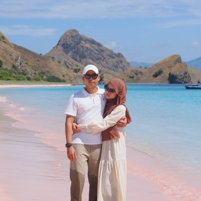 I.A wife 💍 Aku berlindung dgn kalimat2 Allah yg sempurna dari setiap syaitan, binatang berbisa & dari setiap mata yg jahat, membahayakan & hasad. Aamiinn.