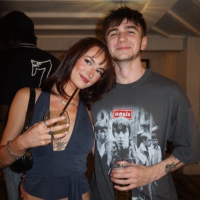 lolambriggs's profile picture. ‘Democracy Dies In Darkness’