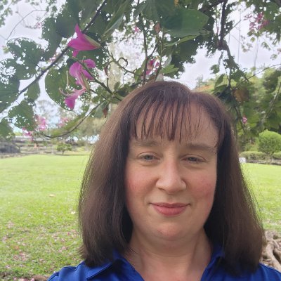 Chem prof playing with DNA & RNA🧬. Administrative Fellow. Tweeting science 👩‍🔬, cats 🐈, running 🏃🏼, nails 💅, STL, & travels 🏝️🏔️. Also find on @ & 🦋