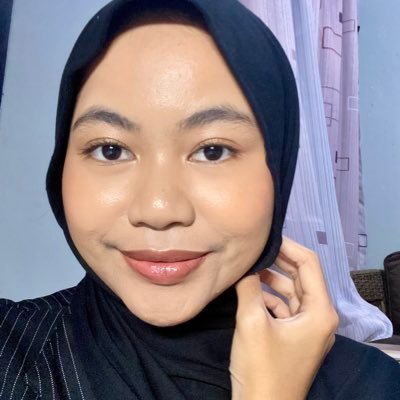a girl who loves makeup, fragrance and skincare learner #diniscentjournal #diniskinjournal; fangirl ✨ | 📩 DM for bussiness inq