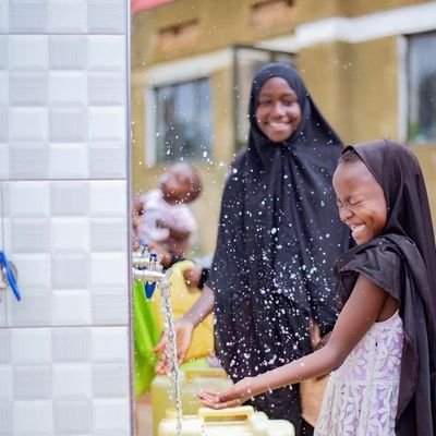 we provide clean water as charity following the Prophet's teachings 💦❤️💫,we create Smile to the needy, Inshallah 🙏.
نحن نقدم مياه نظيفة كعمل خيري ونخلق ابتسا