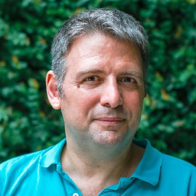 Internationally recognised designer, educator and podcaster. Navigating you through the disruption in #design & #designeducation. Founder @NewArtschool
