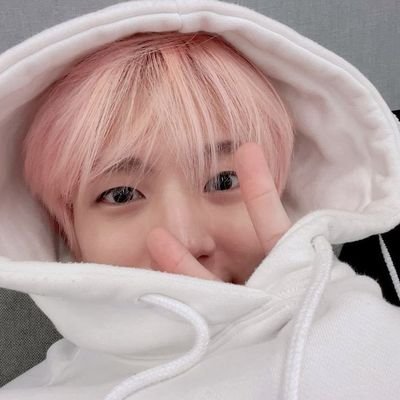 eu i o felix jogando genshin ⦠nct, skz, exo & rv.