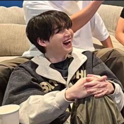 방탄소년단,my loves ||
sope,namjin my parents ✊🤩|| my babygurls vmin || pronouns delu/lu || koo's bestie🧋🥺|| POMICHODAI OT7 🫦💅
Indian BTS Army 🇮🇳