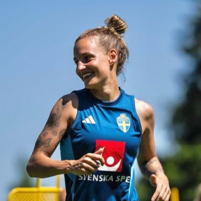 bajenscfcw's profile picture. idk what I’m doing I just reetweet silly stuff | Confusion is my brand |