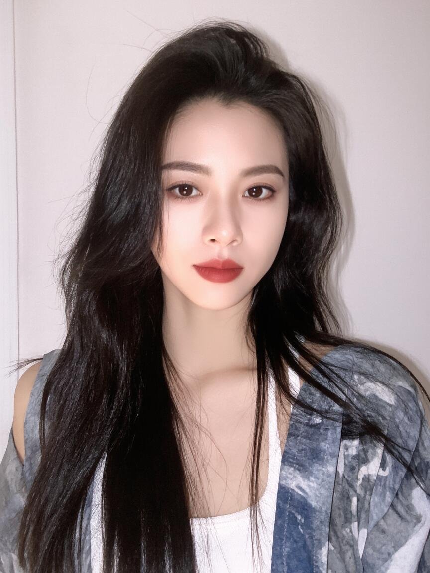 안녕하세요. 만나서 반갑습니다. 오랫동안 싱글이었어요. 파트너를 찾고 있어요. 저를 추가해 주세요. 라인 ID: lily8458. 온라인에서 기다리고 있을게요.