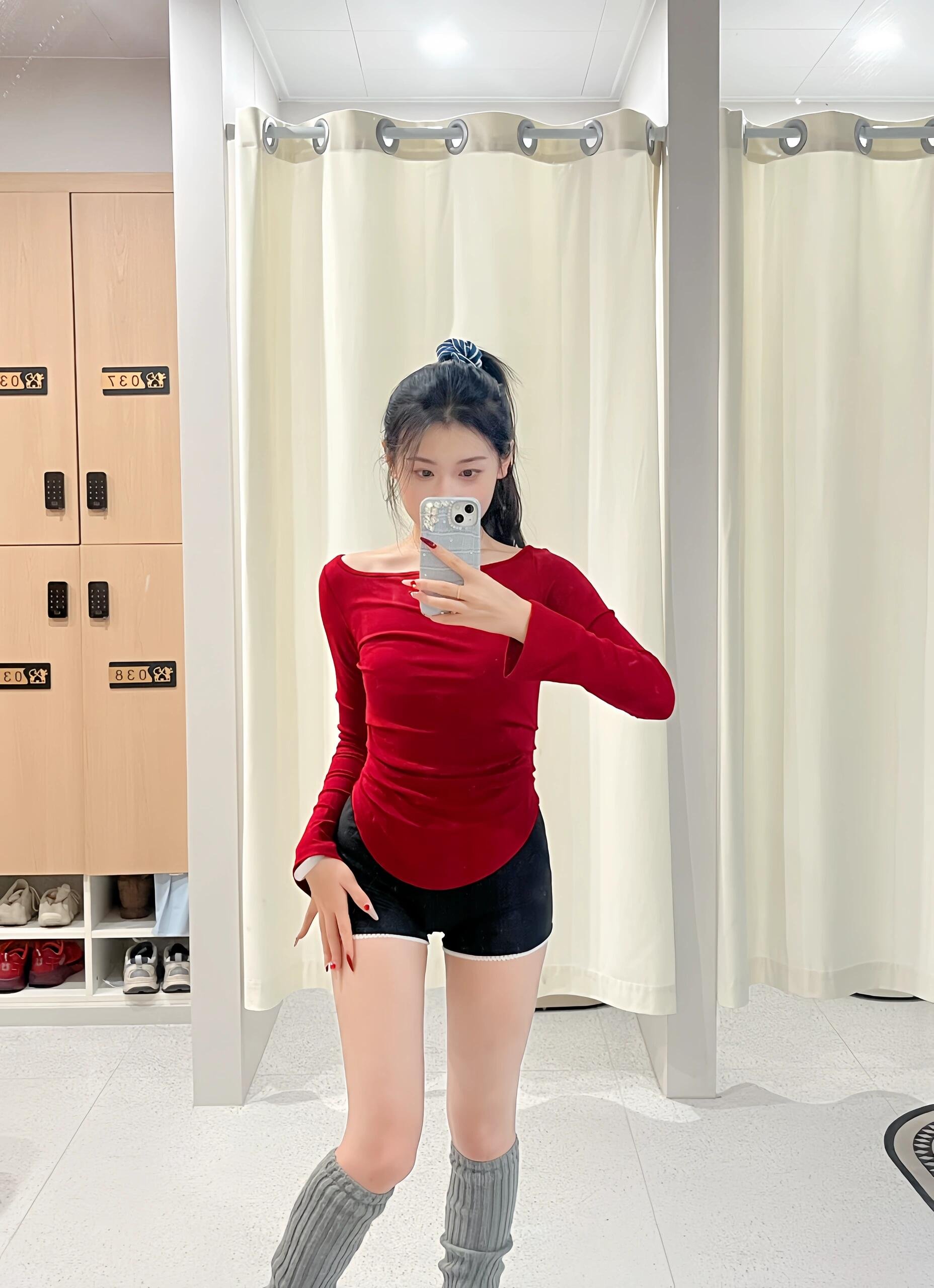 안녕하세요. 만나서 반갑습니다. 오랫동안 싱글이었어요. 파트너를 찾고 있어요. 저를 추가해 주세요. 라인 ID: lily8458. 온라인에서 기다리고 있을게요.