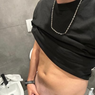 Bi vers pijon. Experiencia en trios hmh o mhm, parejas, cuckold. Almagro, CABA. Perfil para + 18 años (🔞). Contenido: https://t.co/fGmcayoto9