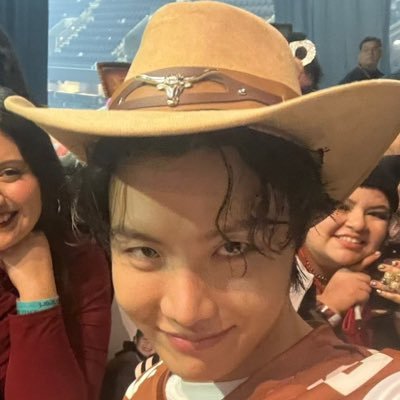 seokvarbie's profile picture. in bts we trust.