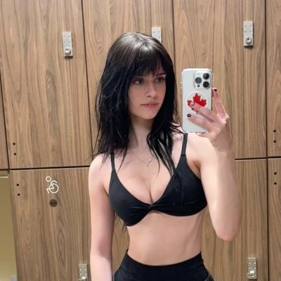 Black hair, sharp stare, and a wardrobe full of cosplay dreams 💙✨
Your favorite waifu is just one click away 👇🏼