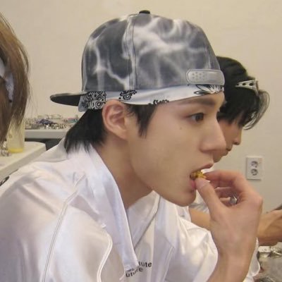 0000423J's profile picture. 