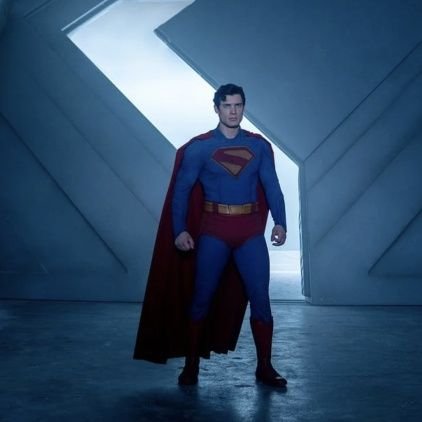Passionné de Superman, Batman, Bien évidemment je suis un Passionné de DC Comics aussi, j'adore Halo, la Terre du Milieu, New York Knicks, PSG, Films, JV