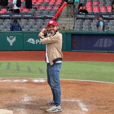 Losing myself in multiple books at a time📚 | Engineer💻| Aspiring author📝 | @Cubs, @Yankees, @MexicoBeis and @DiablosRojosMX ⚾️ | You are who you choose to be