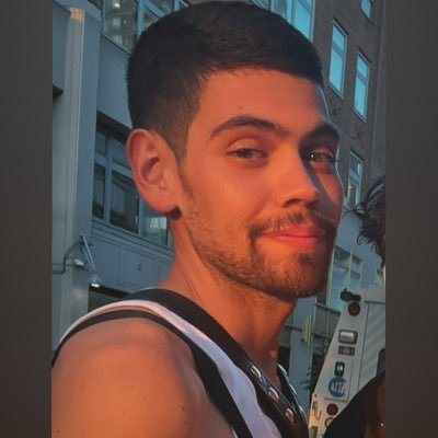🇪🇨🇮🇹 another perpetually sad gay who likes film, gaming and music… what else is new?