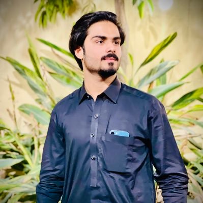 KhizarAfridii1's profile picture. Student 👩‍🎓 | Engineer 👨‍🔧 | Cake murder on 24 May 🪻