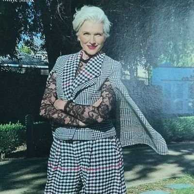 Bestselling International Author of A Woman Makes A Plan📖 Doctor of Dietetics🧑🏻🎓Supermodel😉💃🏻 #ItsGreatToBe76 Manager: anna@mayemusk.com