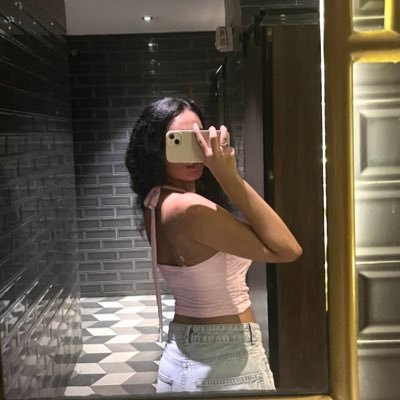 girliepopp____'s profile picture. lover girl without love🎀