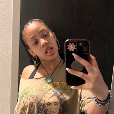 SolBebe_6's profile picture. 18🌸 ISU ‘29🦋 Insta: 6.soltrain.6☀️